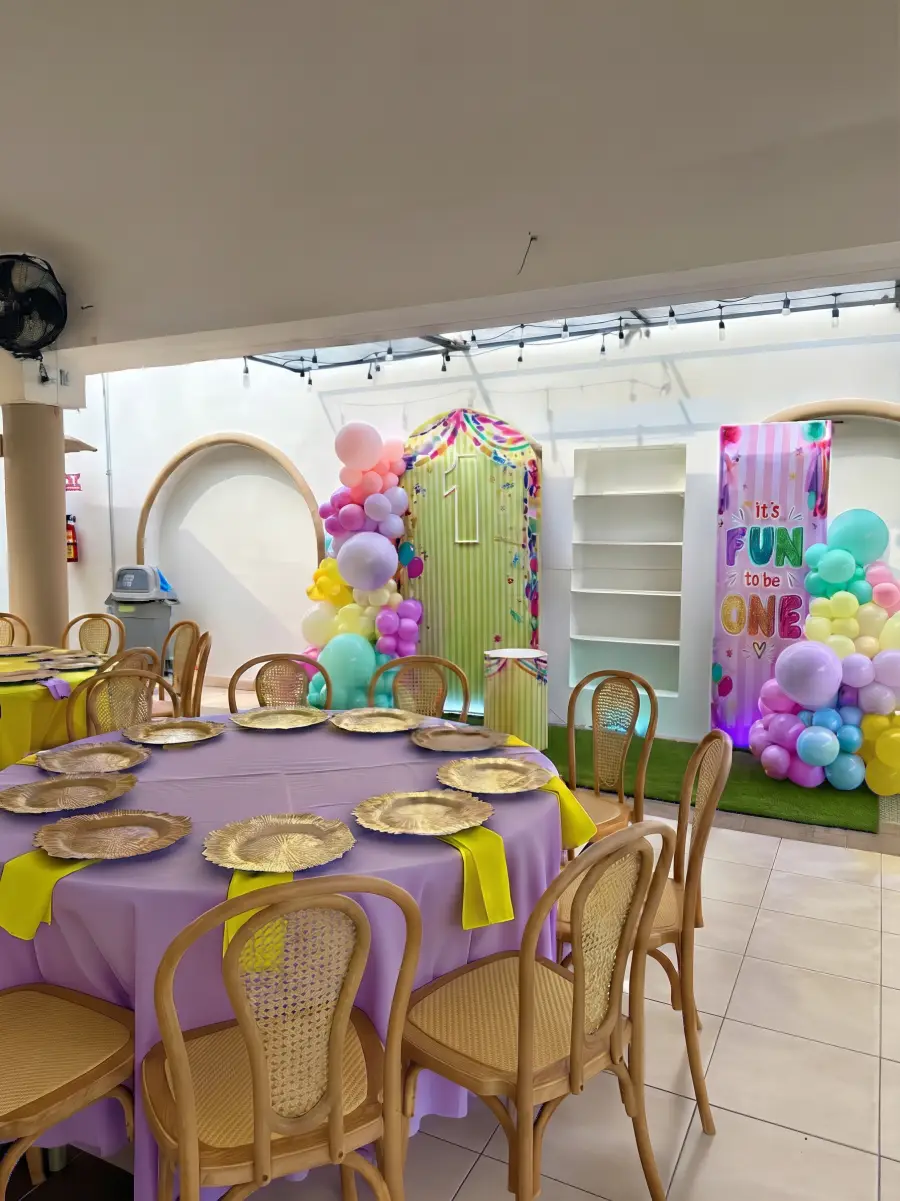 Mesa y decoración de primer cumpleaños